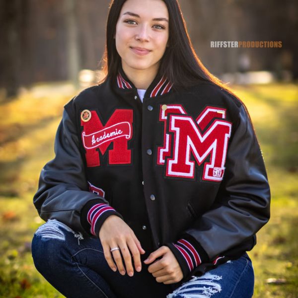 senior-allie-4webCE9E51AC-FDC9-ECAE-A9DC-CDB1146754A7.jpg